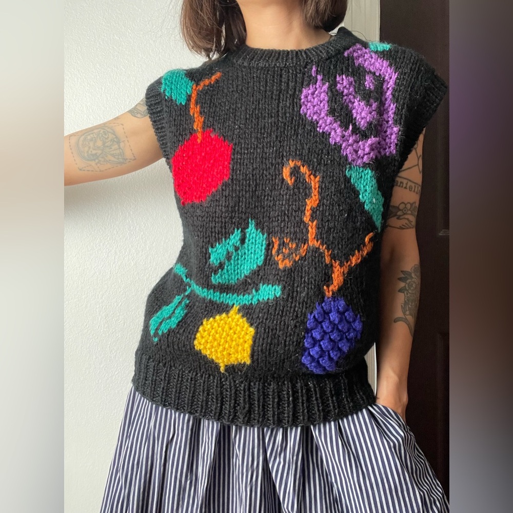 Vintage chunky fruit knit vest